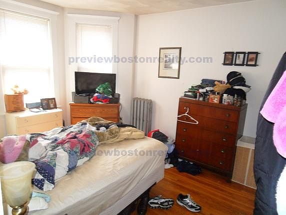 2nd image of 11 Scottfield Rd #Jl15
