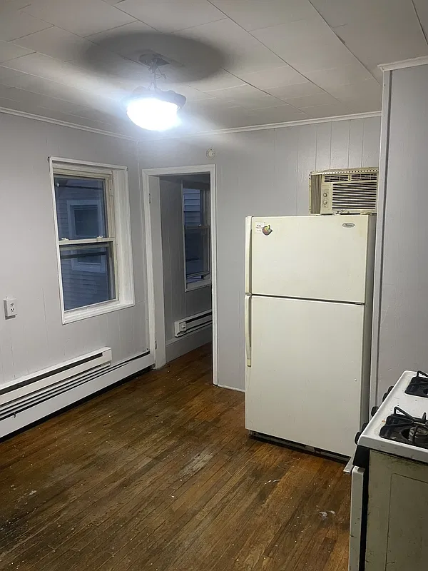 2 bed, 1.0 bath, $1,095 — Photo 2