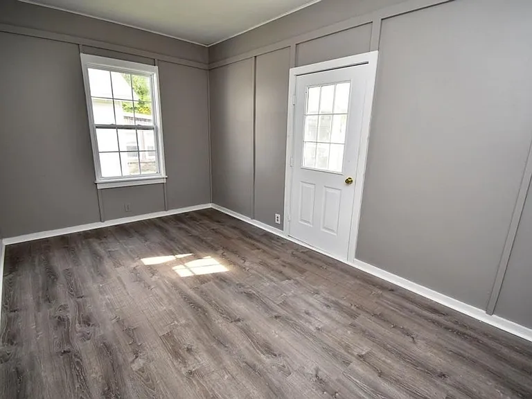 1355 E Walnut St — Photo 12