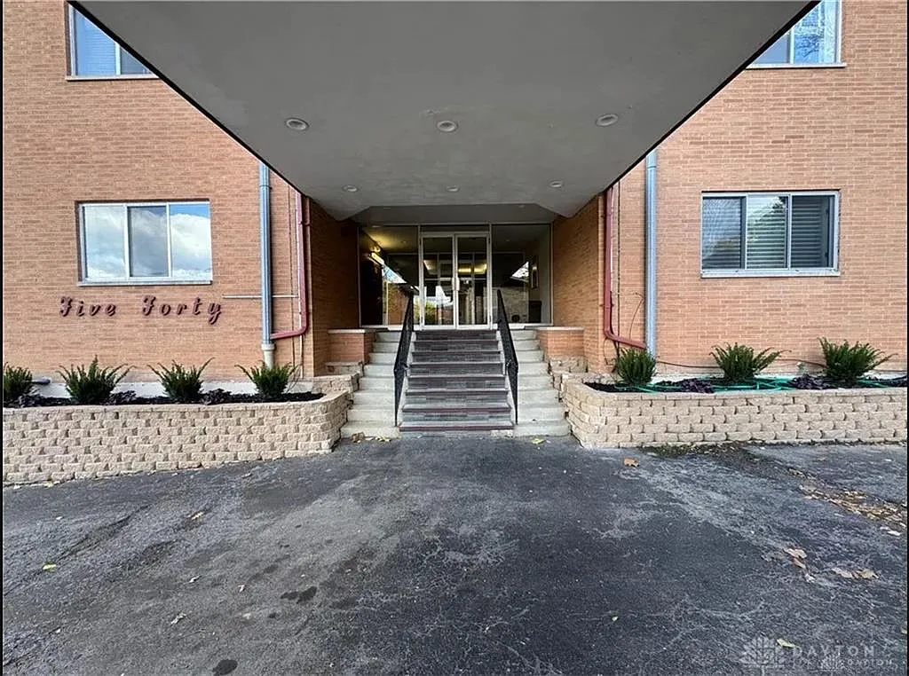 2 bed, 2.0 bath, 2096 sqft, $1,450 — Photo 1