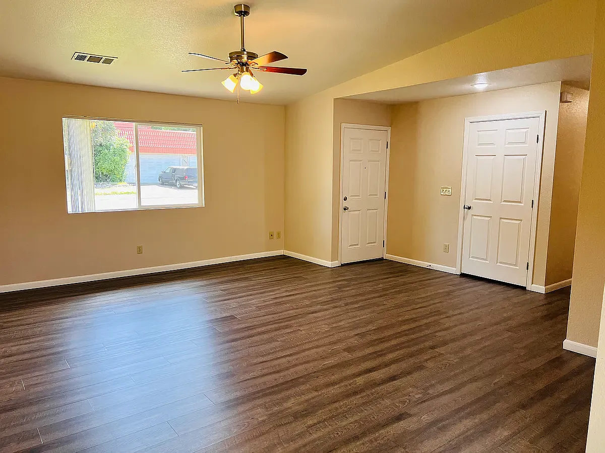 3 bed, 1100 sqft, $2,450 — Photo 4