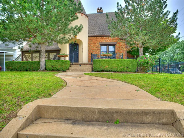 2502 E 2nd St, Tulsa, OK 74104