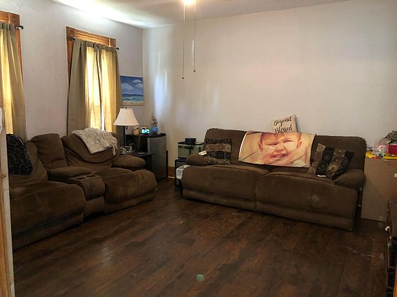 5th image of 210 Boyleston Ave