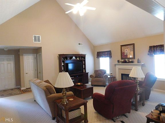 2nd image of 1041 Carlyle Pl