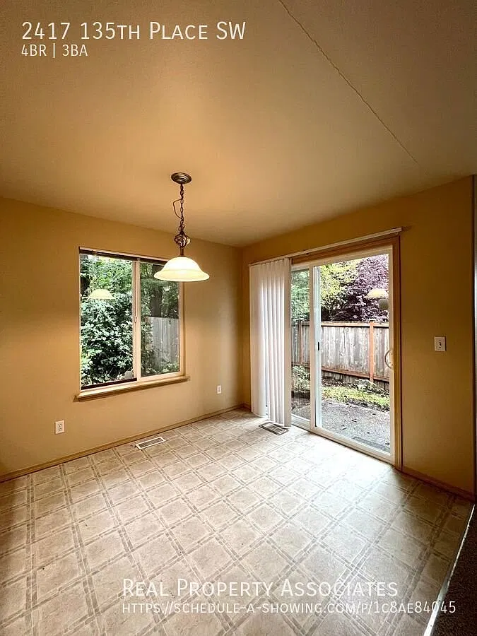 Single Family Home in Lynnwood — Photo 3