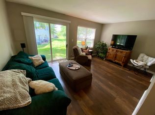 2649 Country Oaks Ct, Aurora, IL 60502