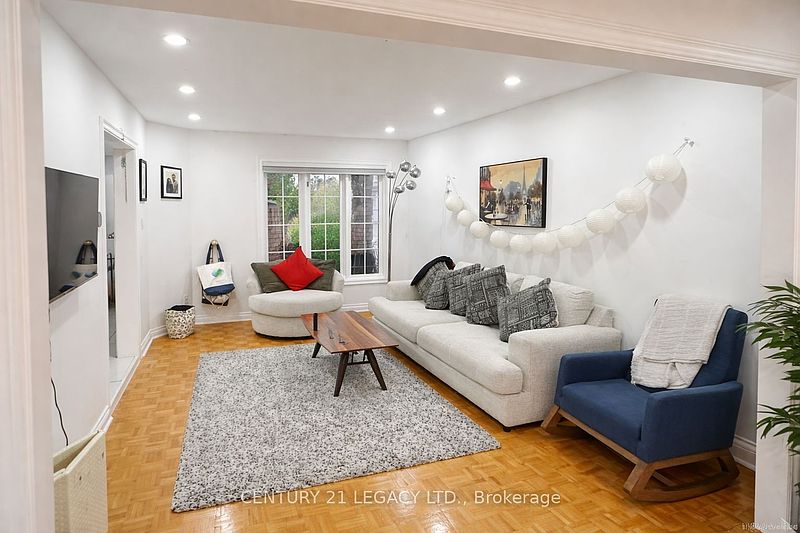 Toronto House for rent - 4 Bedrooms — photo 2