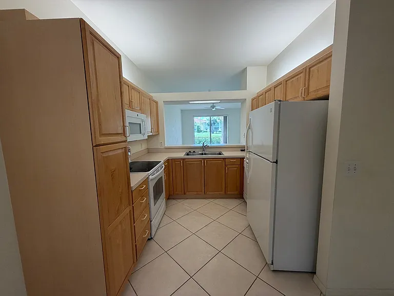330 Robin Hood Cir #102 — Photo 7