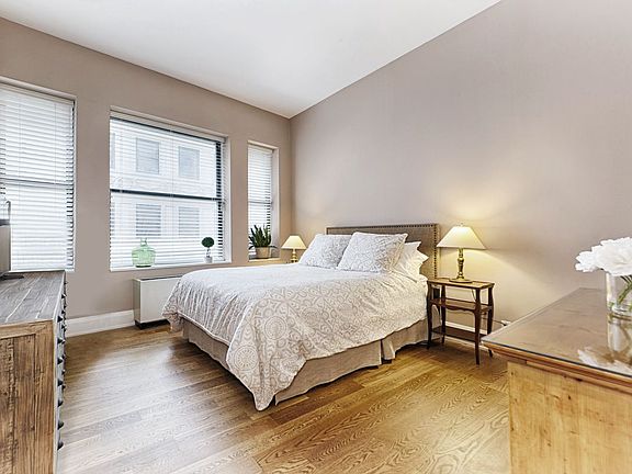4th image of 71-73 Nassau St #2D