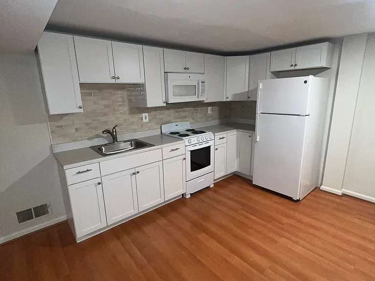 7504 Fairwood Ln — Photo 14