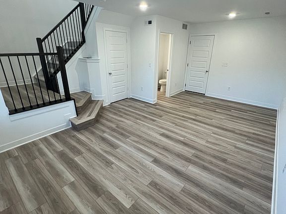 5th image of 9328 Benton Dr