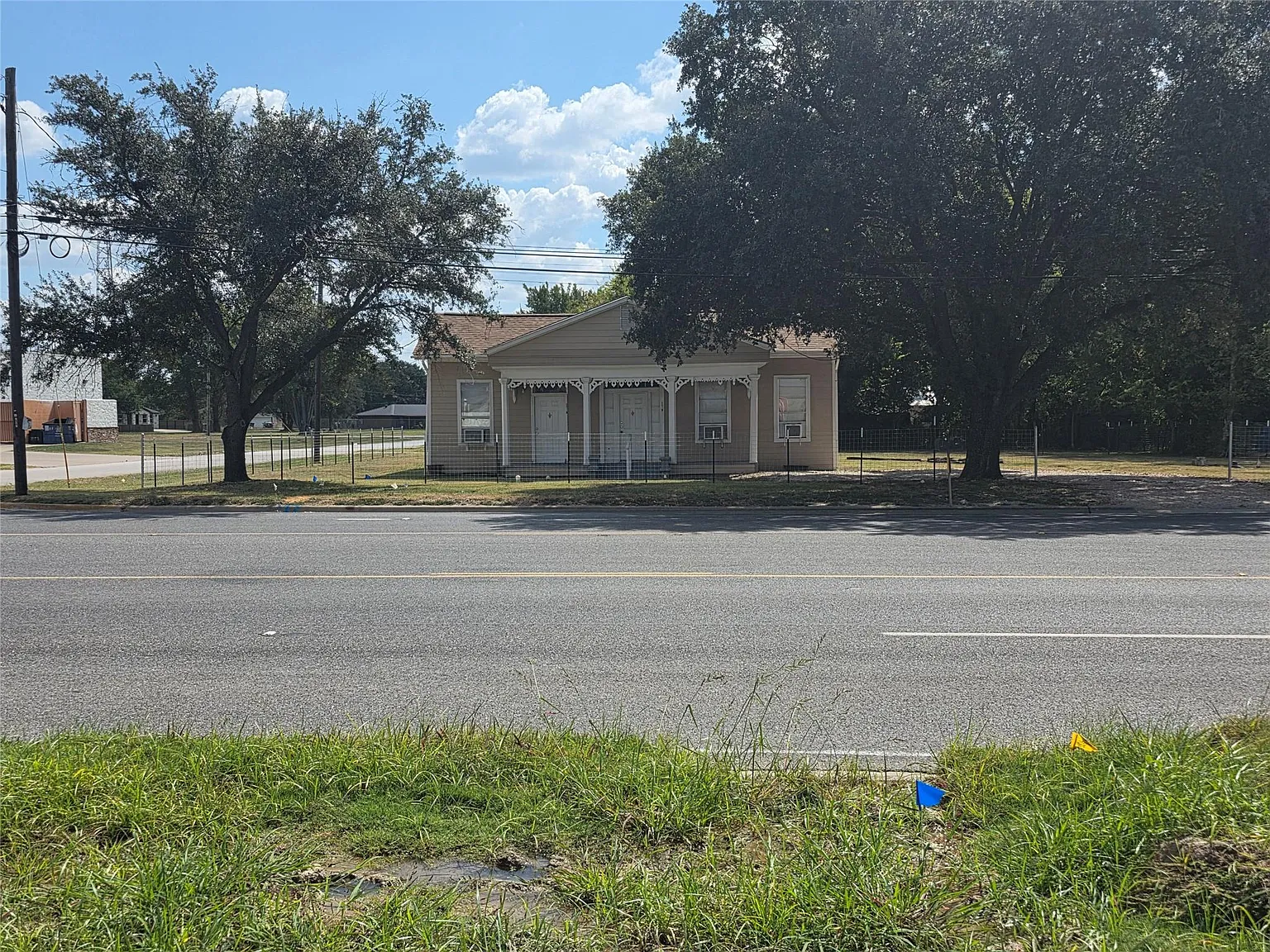 2 bed, 1.0 bath, $980 — Photo 2