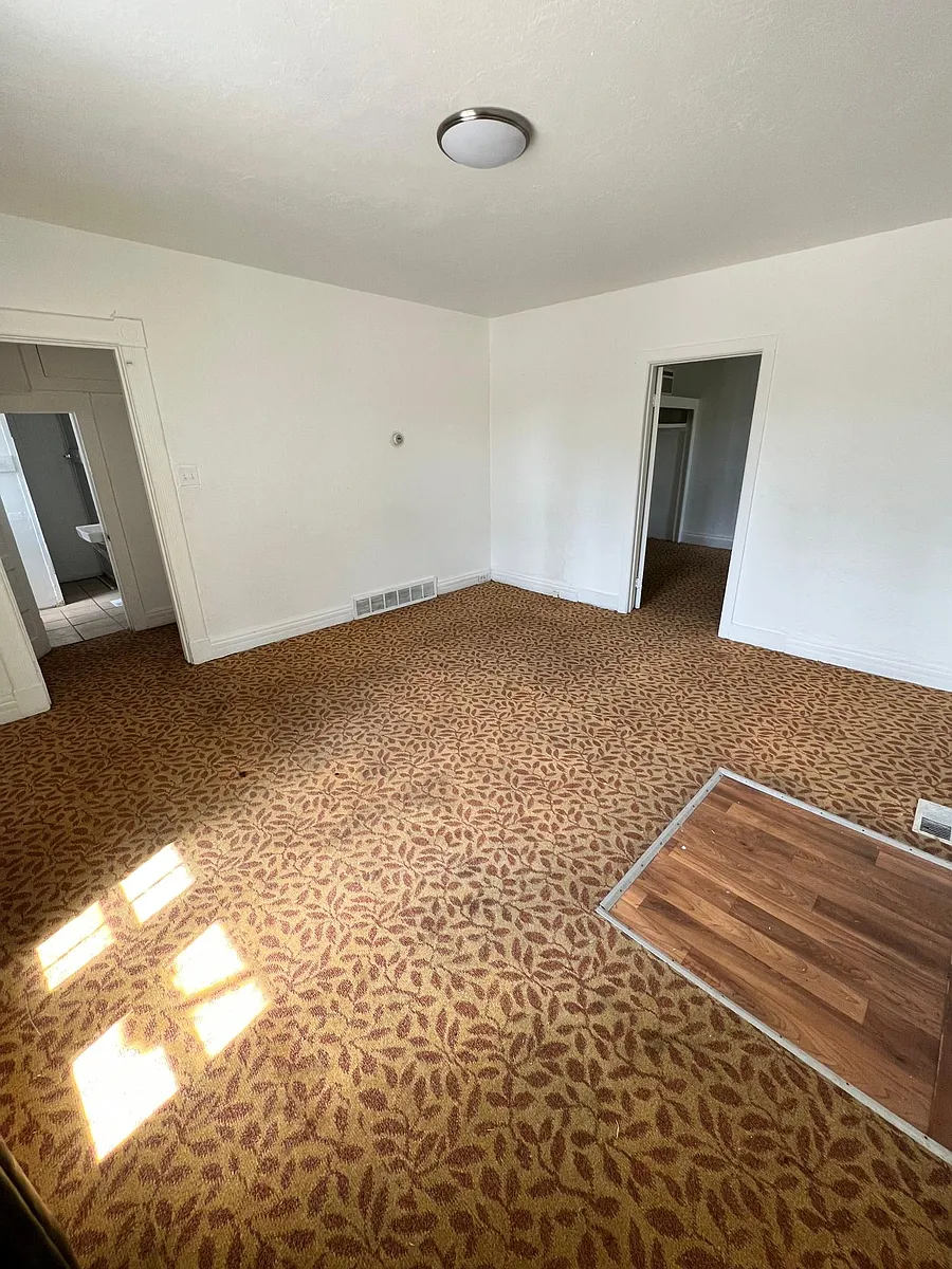 entry room - 403 N 700 W #B