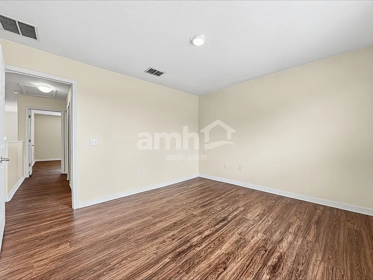 3247 Chessington Dr — Photo 15