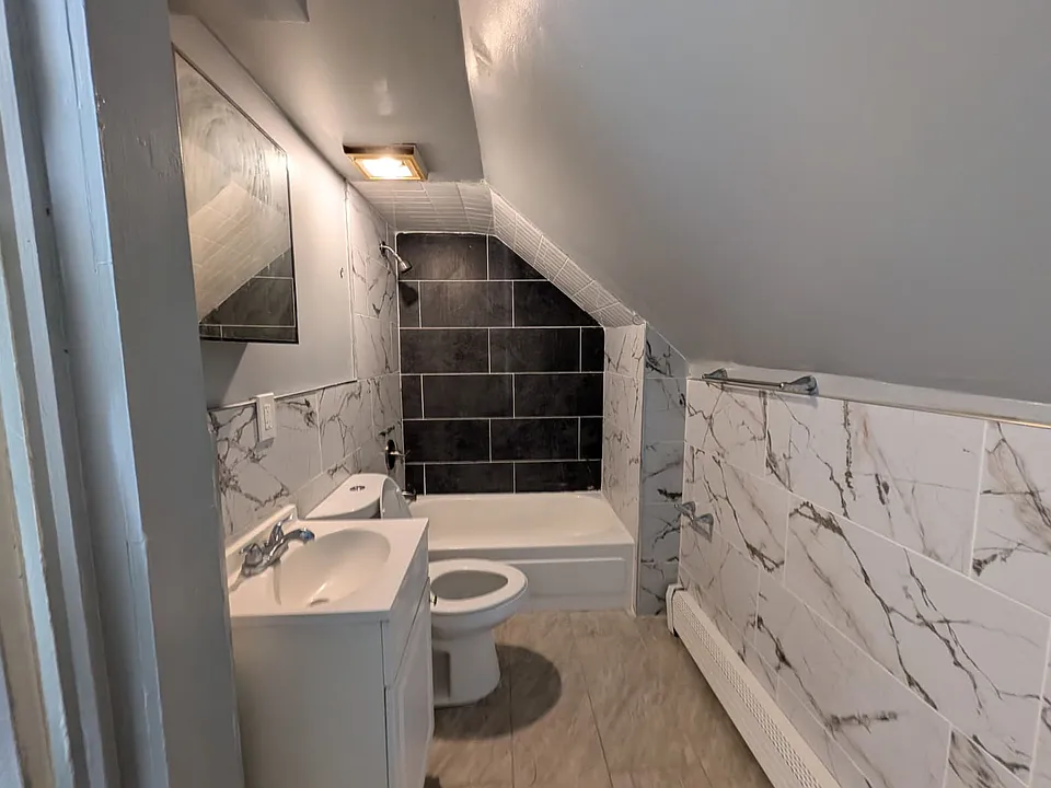 12 Edmund Pl #3