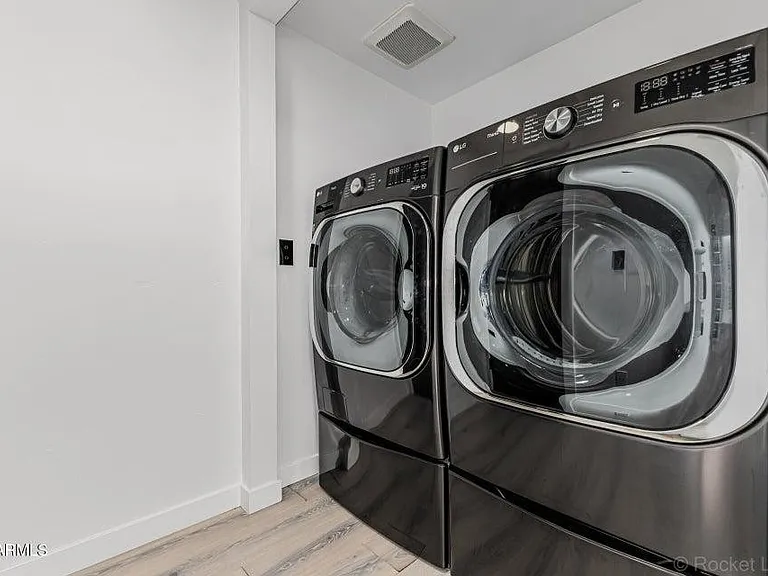 6111 E Victoria Dr — Photo 29