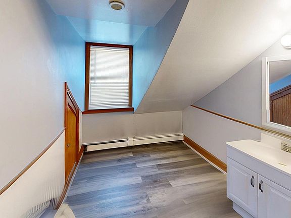 4th image of 42 Alpine St Unit 2