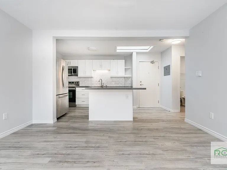 31 Mississaga St W #3 — Photo 1