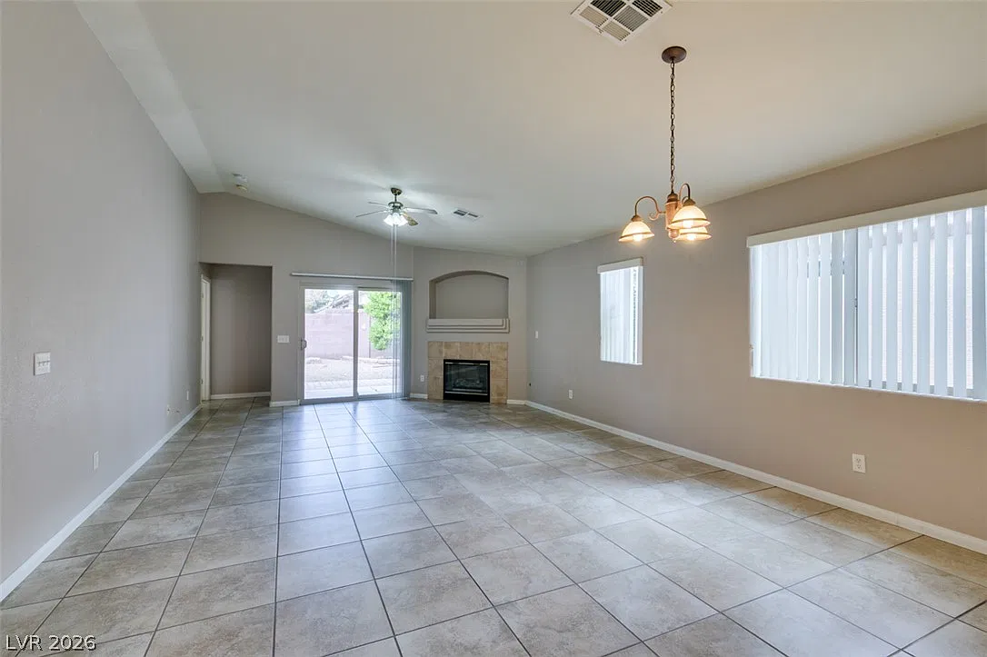 2 bed, 2.0 bath, 1436 sqft, $1,700 — Photo 4