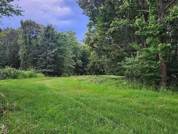 2nd image of 1000 McCracken County Rd
