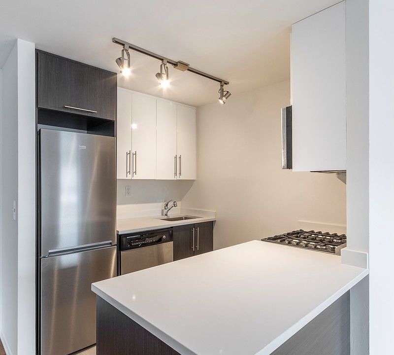 1st image of 360 W 34th St APT 9L