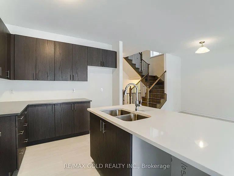26 Del Grappa St — Photo 12