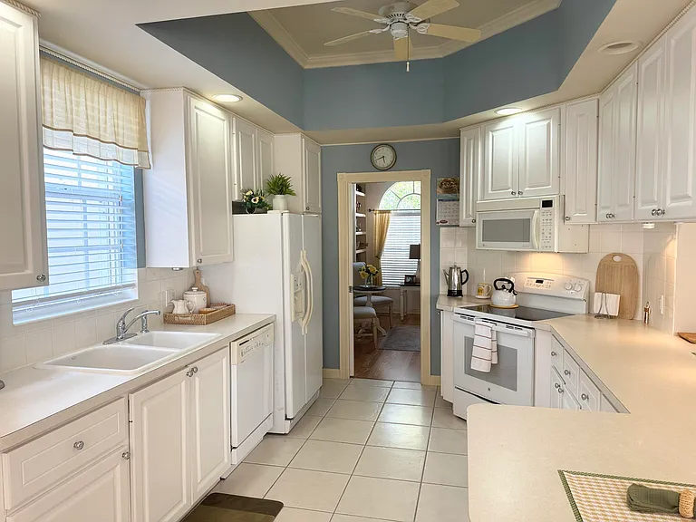 8262 Dominica Pl — Photo 11