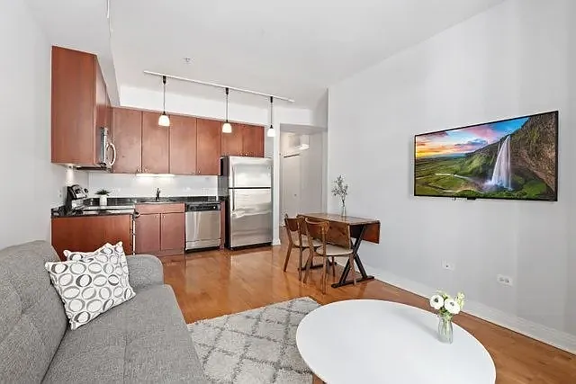 565 W Quincy St #1013 — Photo 4
