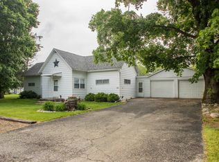 105 E Bluff St, Potomac, IL 61865