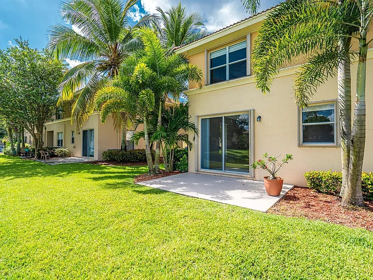 460 Rainbow Springs Ter — Photo 32