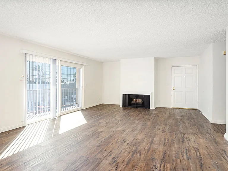 21st St 1144 — Photo 7