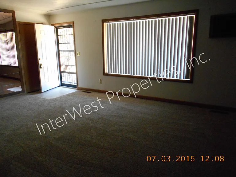 8438 SE Market St — Photo 5