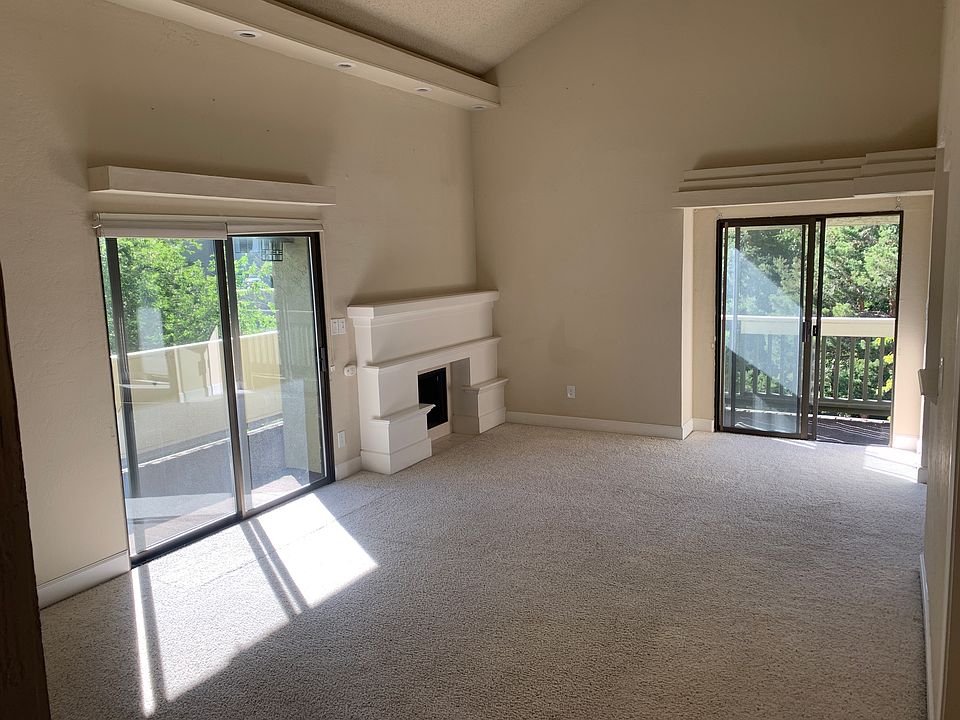Living room with 2 patios