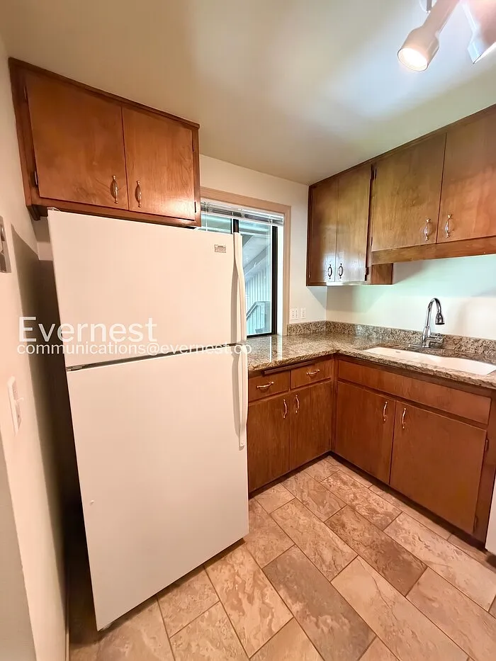 2 bed, 1.0 bath, 760 sqft, $1,295 — Photo 4
