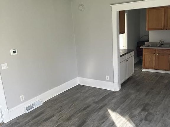 3rd image of 905 Portland Ave