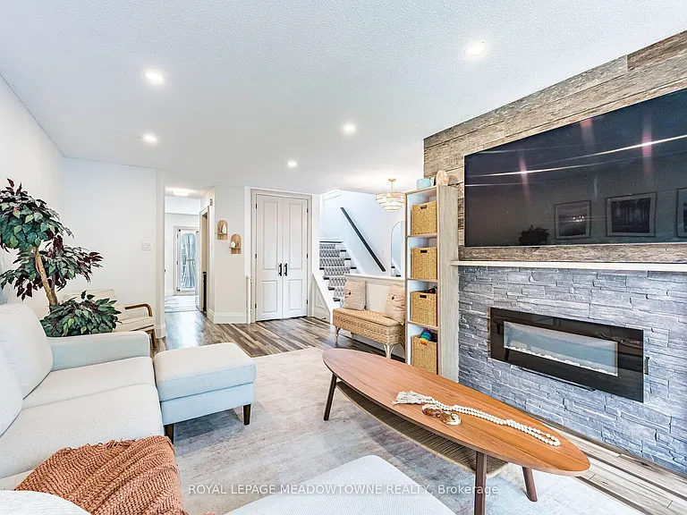 520 Pineview Gdns — Photo 7