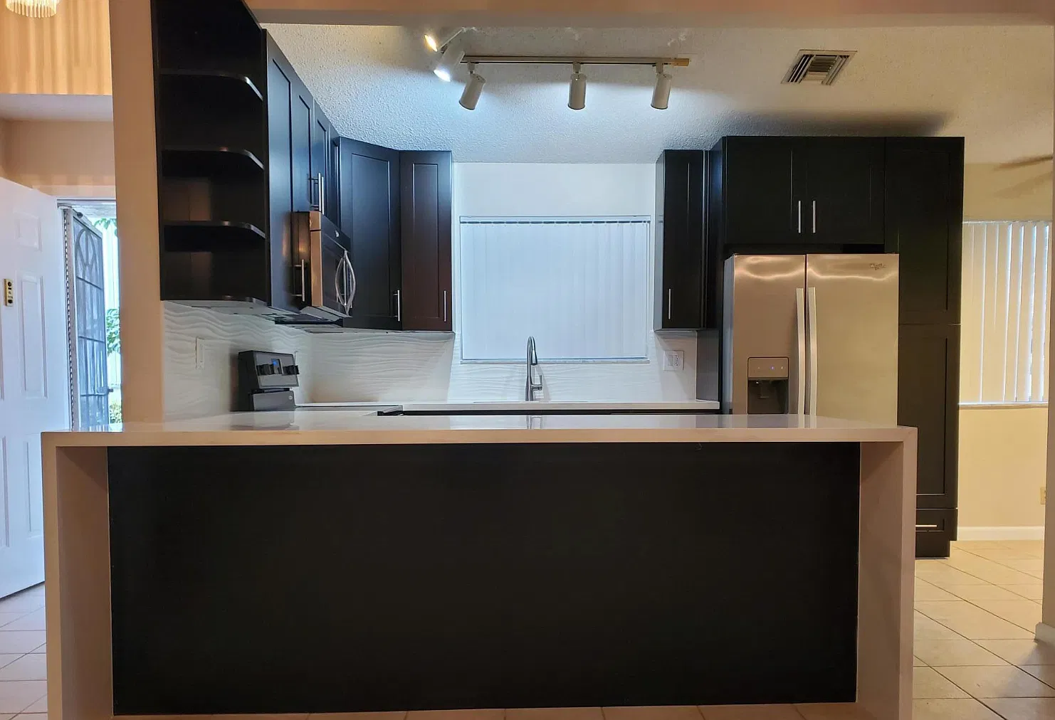 3 bed, 2.5 bath, 1570 sqft, $3,400 — Photo 2
