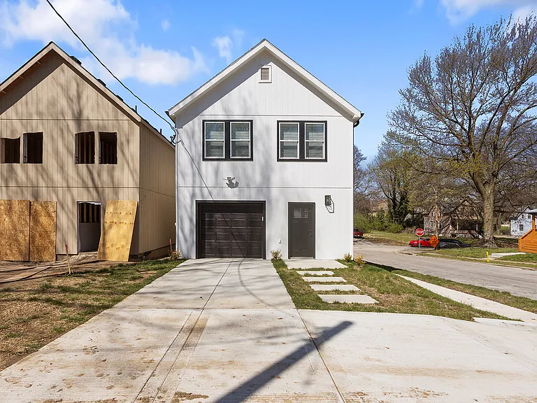 2027 Agnes Ave — Photo 31
