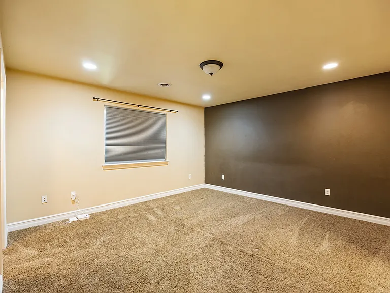 547 S Bayside St — Photo 18