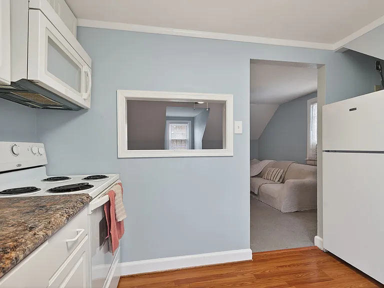 121 W Government Ave #B — Photo 4