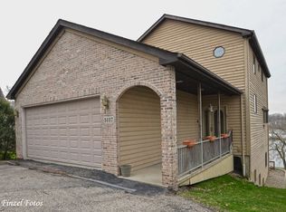 5117 E Lake Shore Dr, Wonder Lake, IL 60097