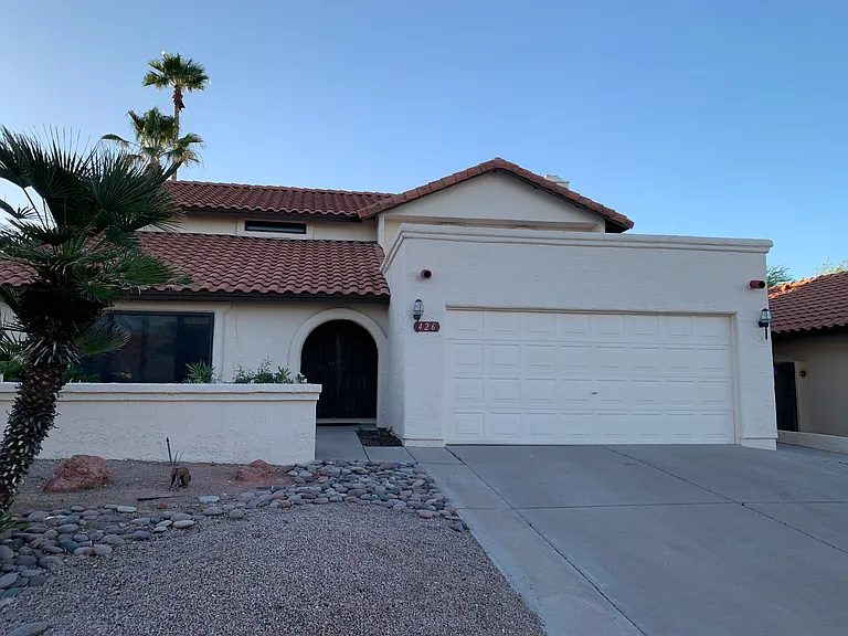 426 E Susan Ln — Photo 12