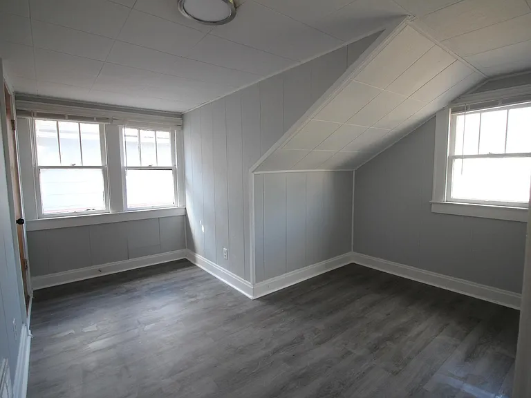 93 E Moler St #B — Photo 9