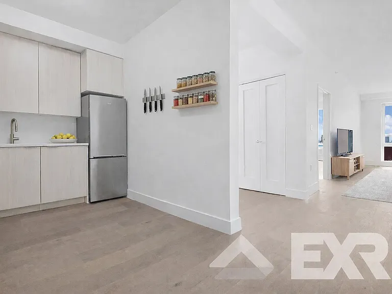 48 Somers St #Penthouse 1 — Photo 6