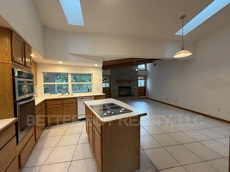 81 Boston Ln — Photo 14