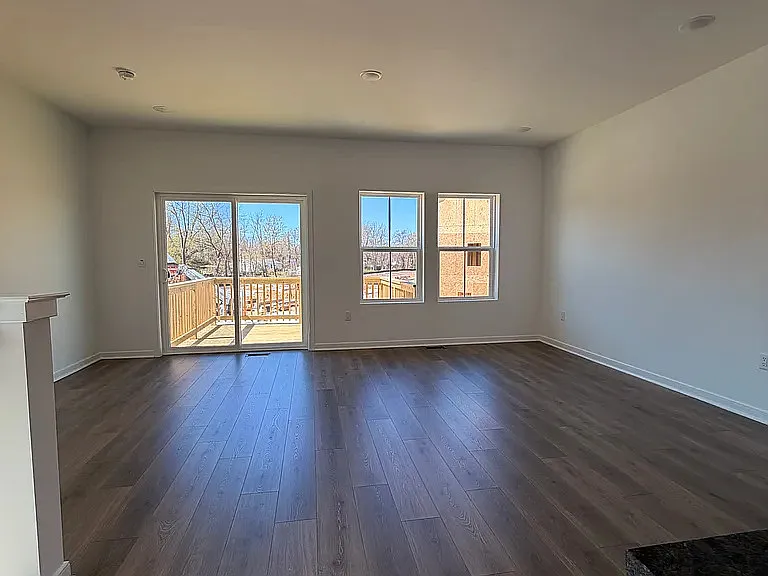 4 bed, 1927 sqft, $3,250 — Photo 4