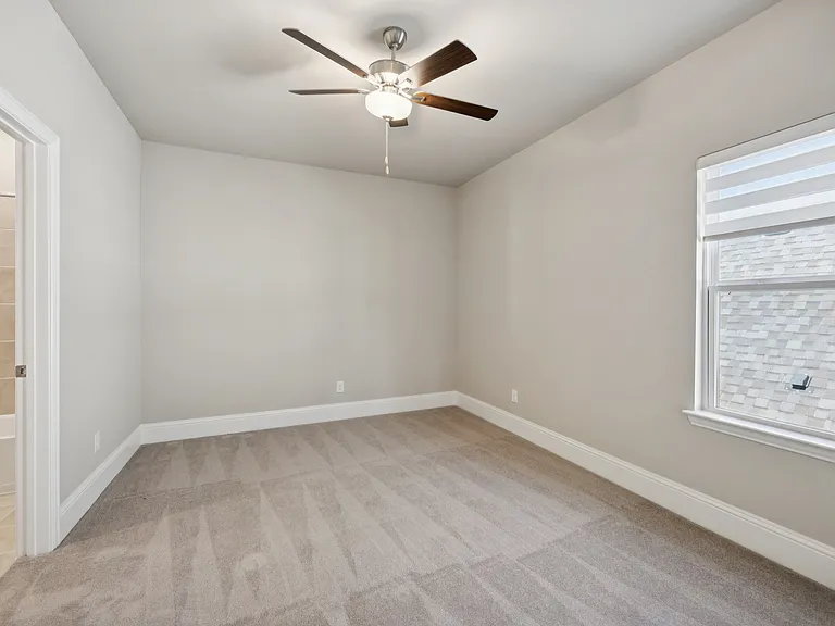 2521 Hampstead Ln — Photo 17