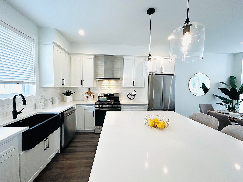 1st image of 16467 23a Ave #16