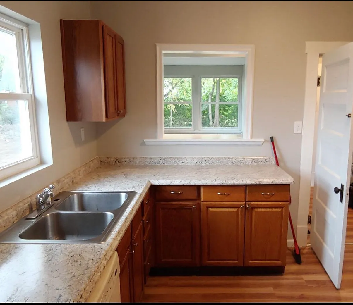 3 bed, 1400 sqft, $1,900 — Photo 2