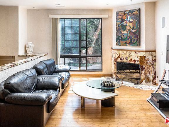 2nd image of 18102 Burbank Blvd Unit 31